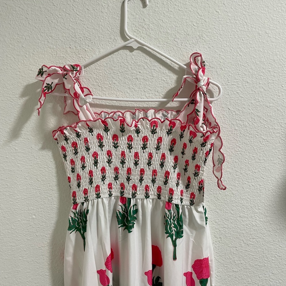 Amazon floral dress with scalloped shoulder ties - Picture 3 of 6